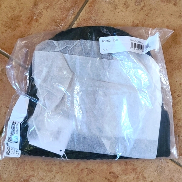 👀50% OFF👀🩶❄️ NWT‼️ Coach brand Unisex Style Knit Merino Wool Beanie Hat - Picture 5 of 6